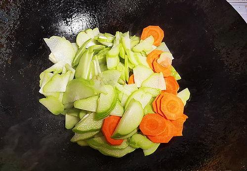 黑瓜吃料网老板,创业之路与行业洞察